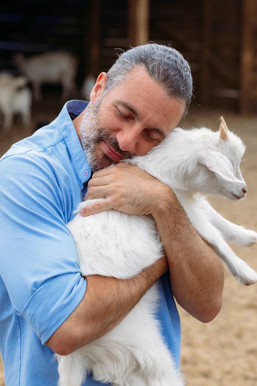 Особенности мужчин, рожденных в годы Кота, Кабана и Козы: красота, интуиция и стремление к покою