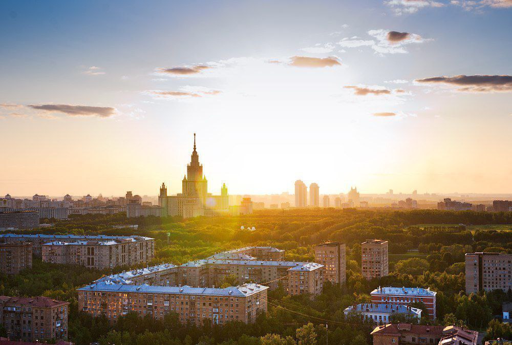 Утро столицы. МГУ панорама. Солнечный день в Москве. Утро в Москве. Солнечное утро в Москве