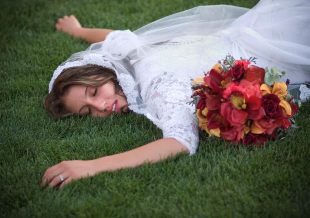 Первое брачное ночь. Невеста в брачную ночь. Первая брачная ночь. Цыганские свадьбы брачная ночь. Первая брачная ночь невесты.