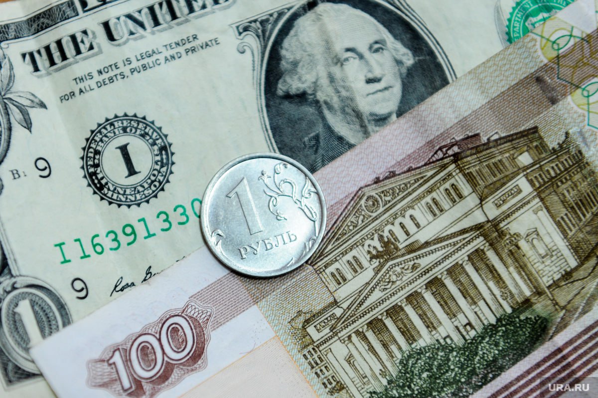 Рубль выше доллара. Деньги валюта. Деньги США. Доллар и евро. Доллар банк.